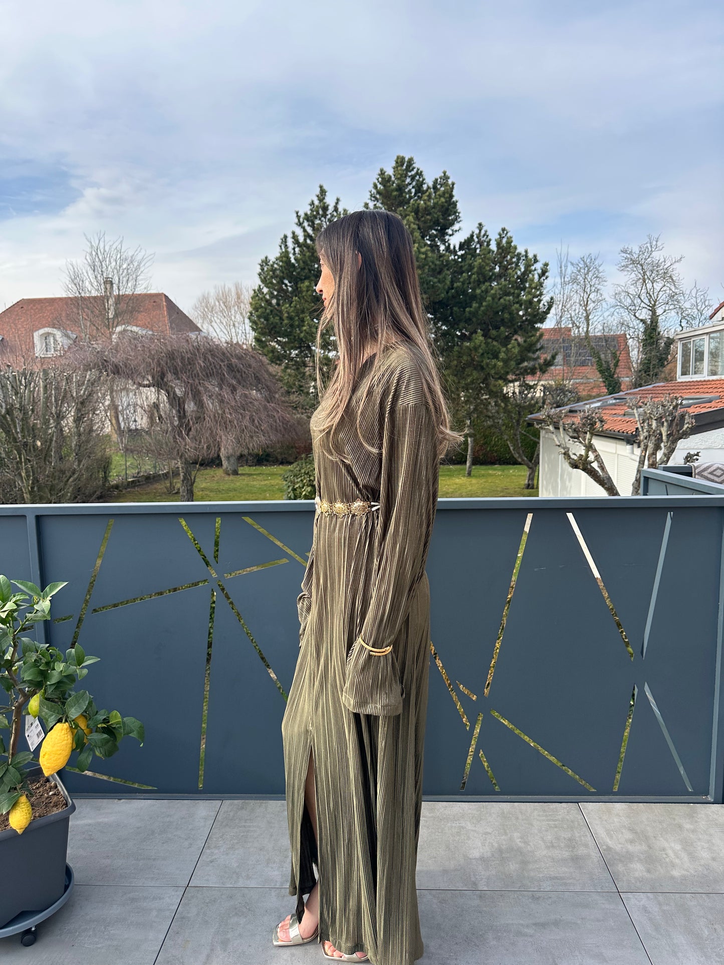 Abaya kaki fluide à paillettes