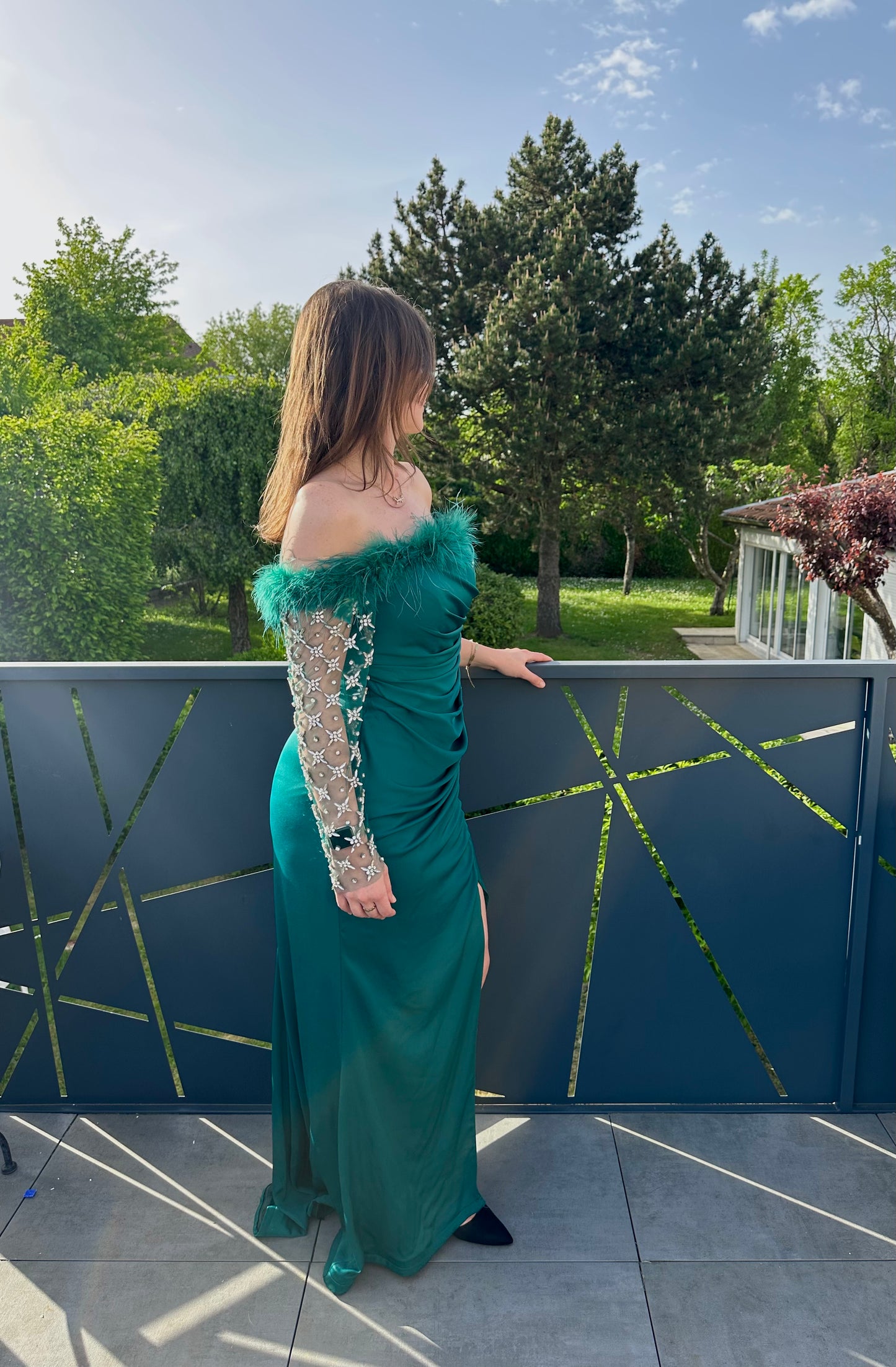 Robe satin vert une seule manche à diamants