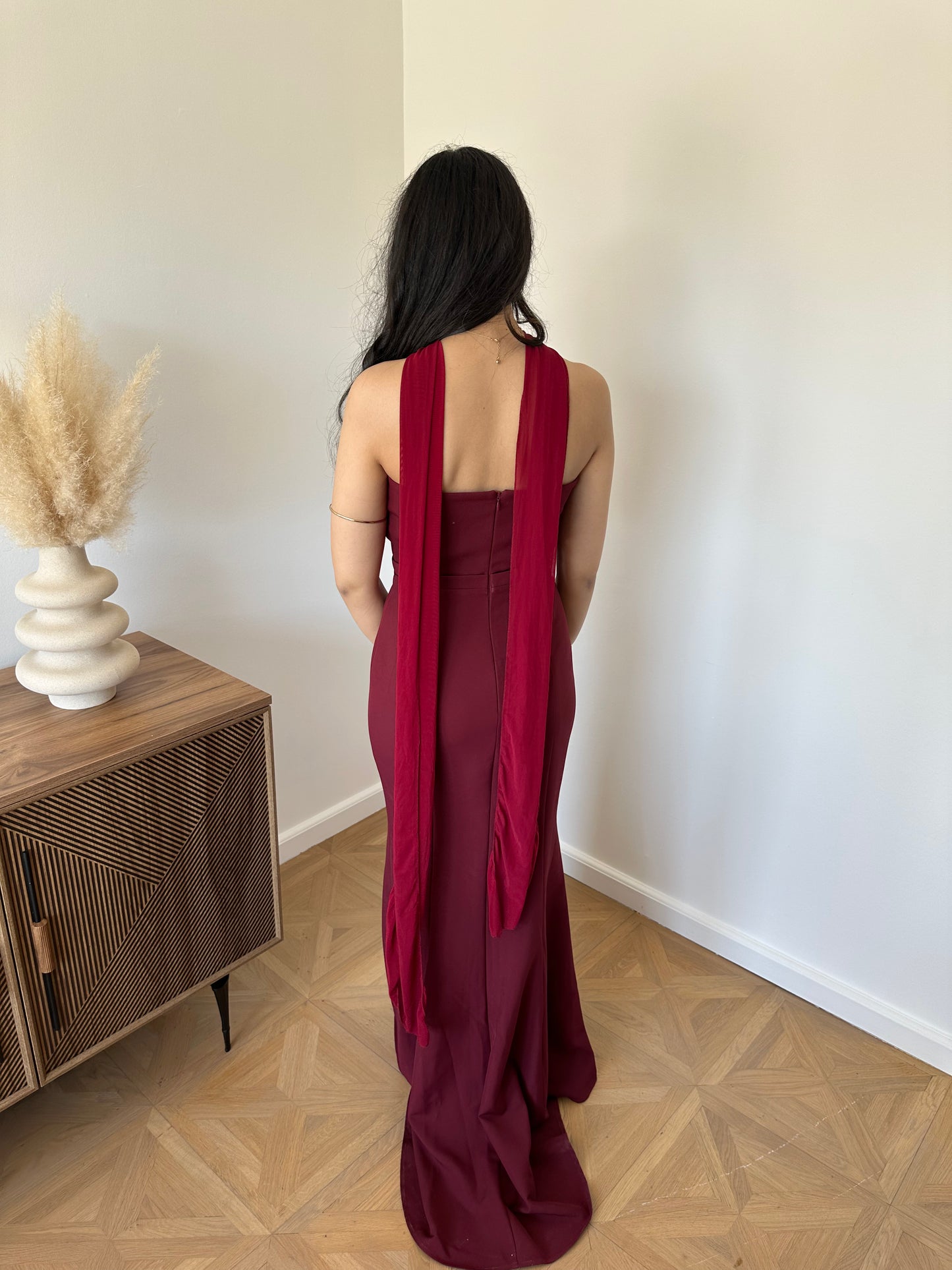 Robe longue bordeaux fluide – Élégante et simple pour soirée ou cérémonie