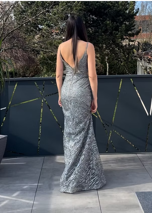 Robe longue grise brillante