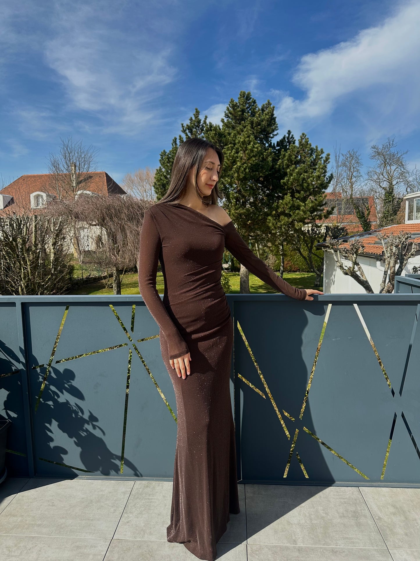 Robe longue brune pailletée