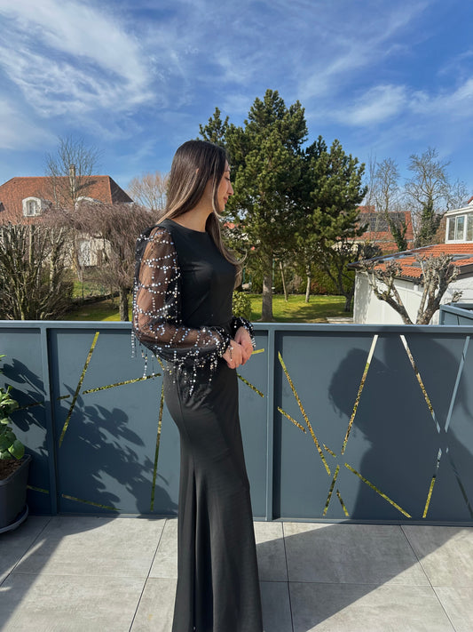 Robe noir longue avec manche à perles