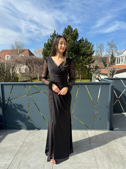 Robe noir longue avec manche à perle