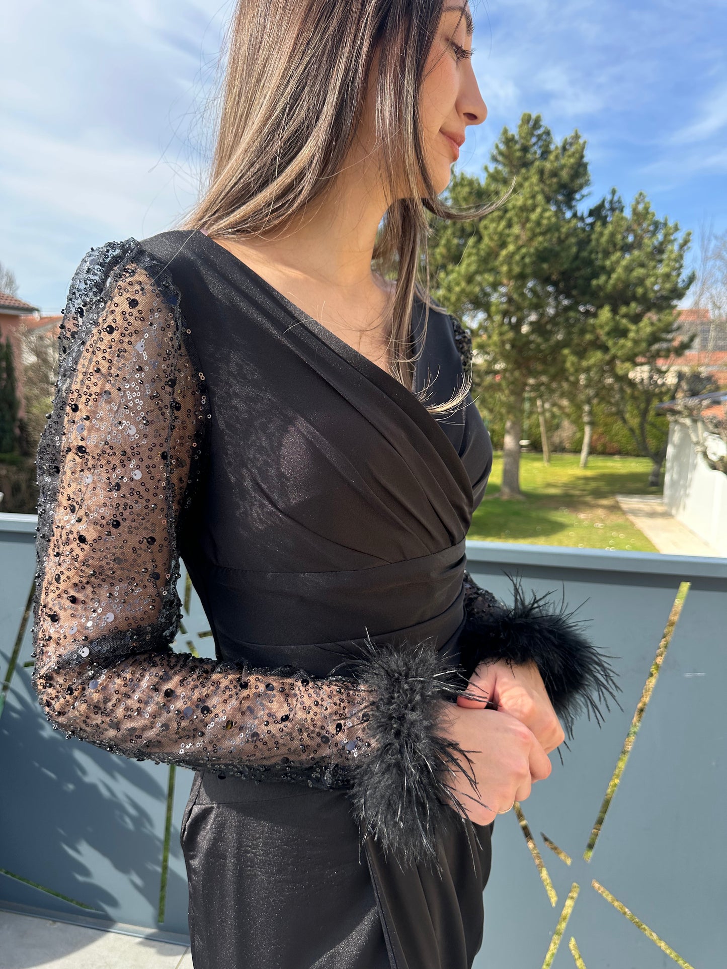 Robe noir longue avec manche à perle