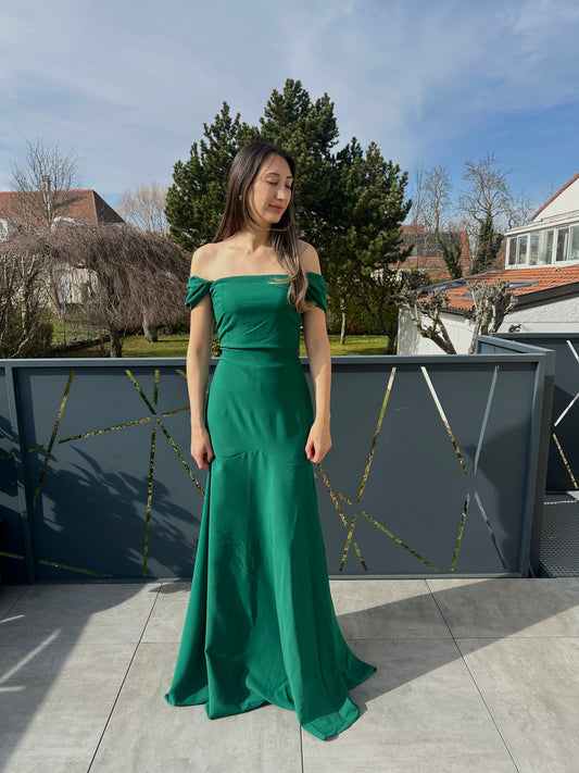 Robe longue verte avec bretelle tombante