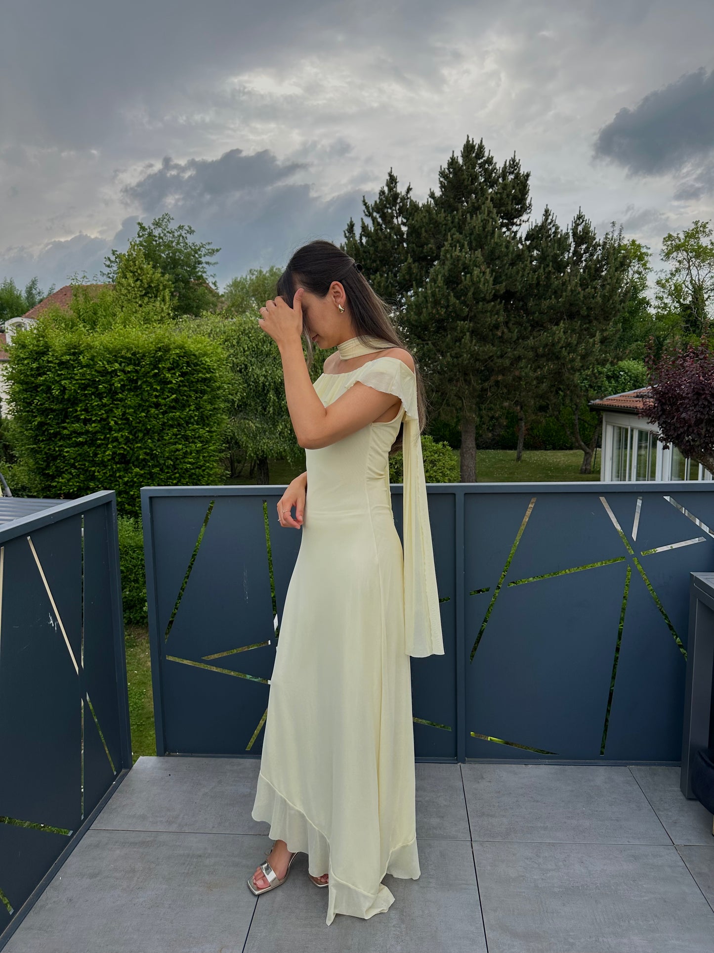 Robe Jaune Soleil – Élégance & Fraîcheur