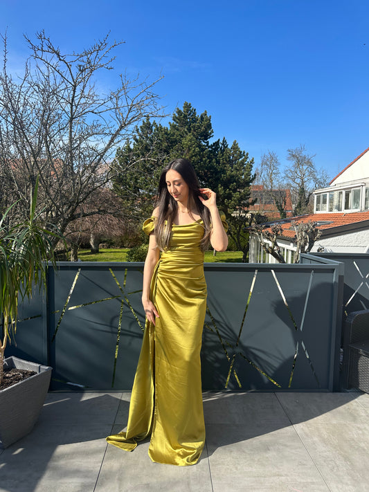 Robe longue satin vert olive