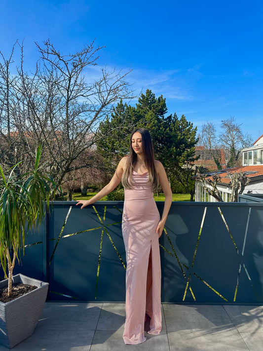 Robe longue rose à paillettes