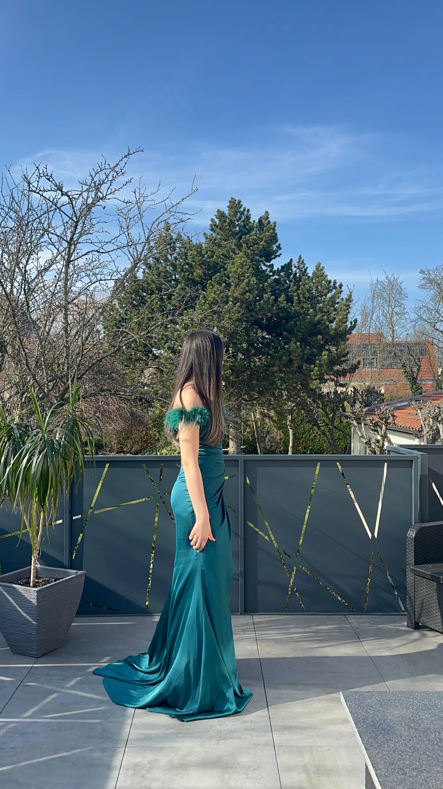 Robe de soirée longue satin à plume