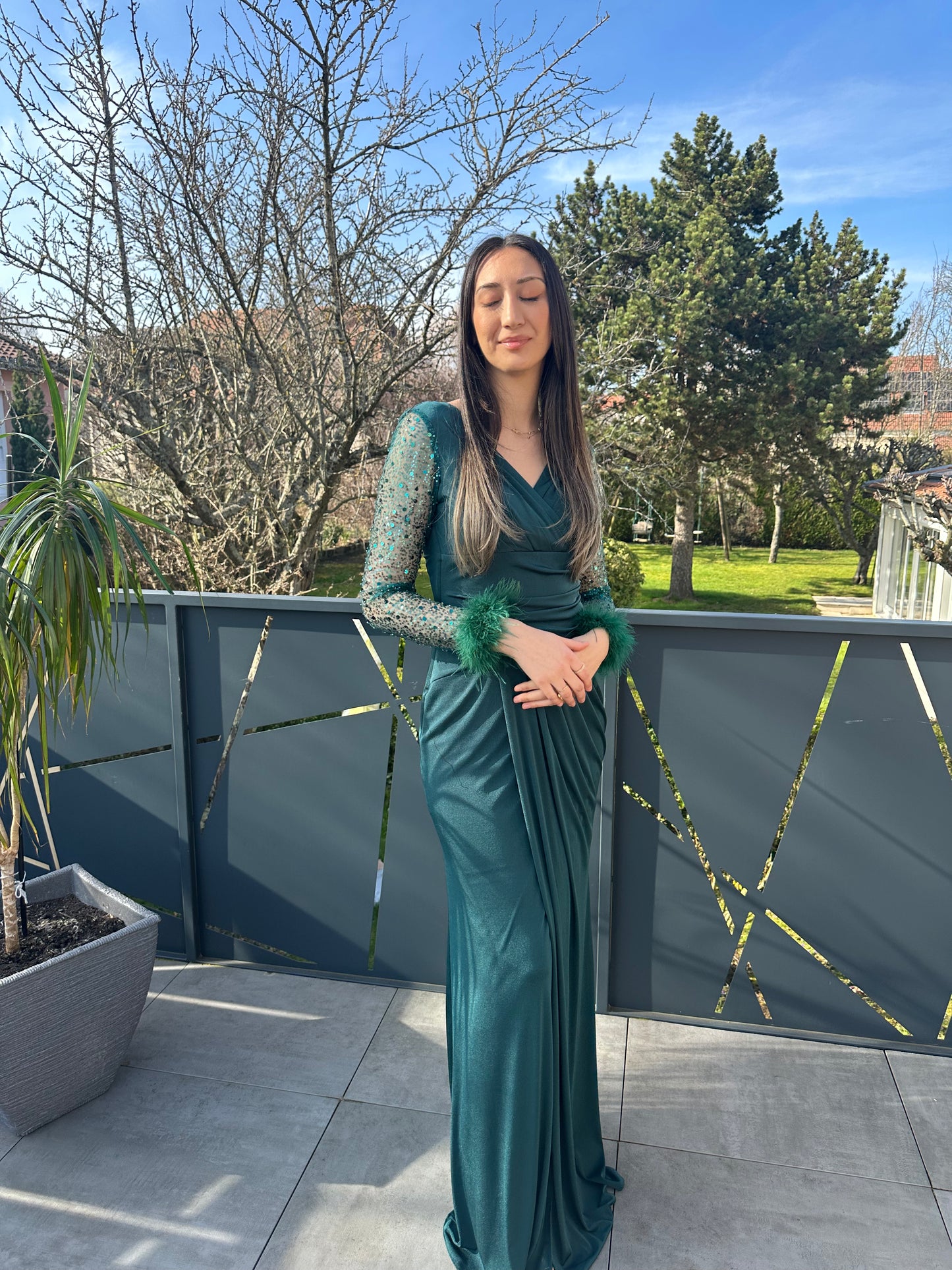 Robe longue verte manche perlée